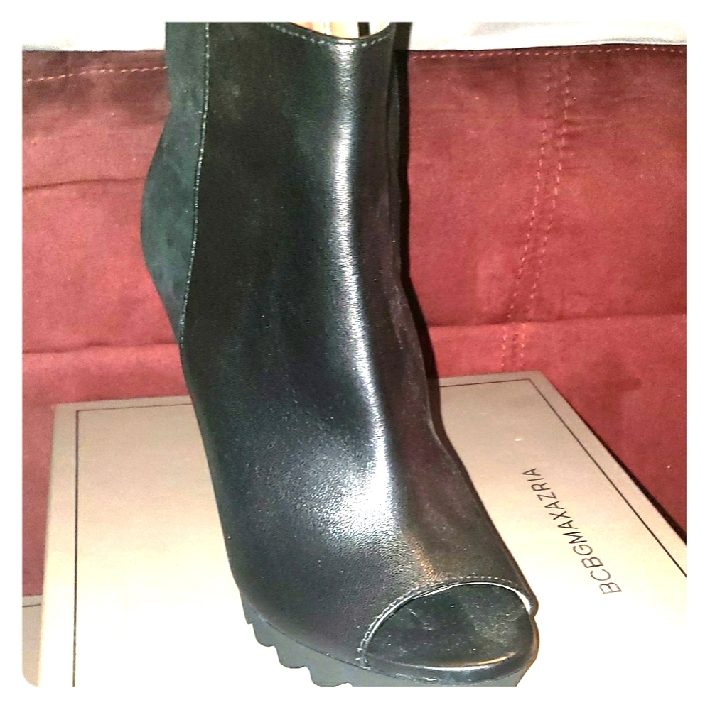 BCBGMAXAZRIA Nevio Pumps